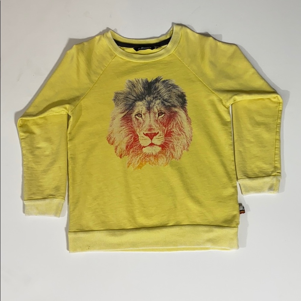 La Miniatura Sweatshirt with Lion Graphic.